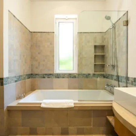 Villa Casa Golf Sporto, On The Golf Course, Cinema Room, Pool Table, Fusball Table Almancil